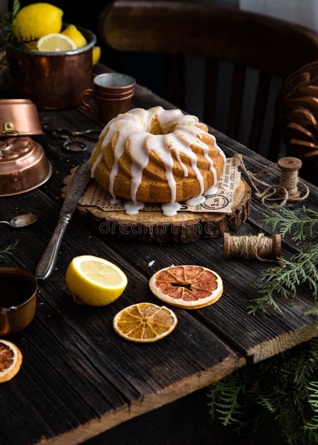 Homemade lemon bundt cake royalty free stock photography Homemade lemon bundt cake royalty free stock photography