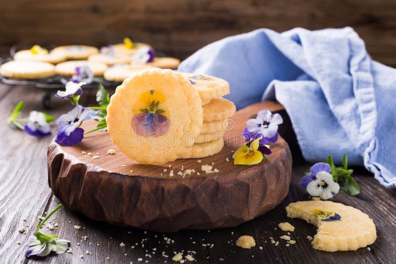 3,146 Food Decoration Edible Flowers Stock Photos - Free & Royalty-Free  Stock Photos from Dreamstime