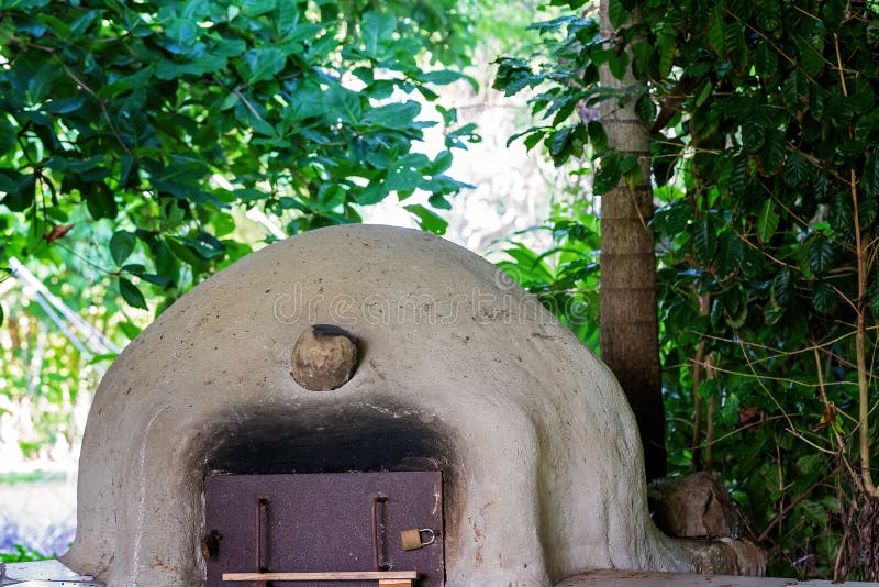 Small Primitive Mud Oven Stock Photo - Download Image Now - Oven