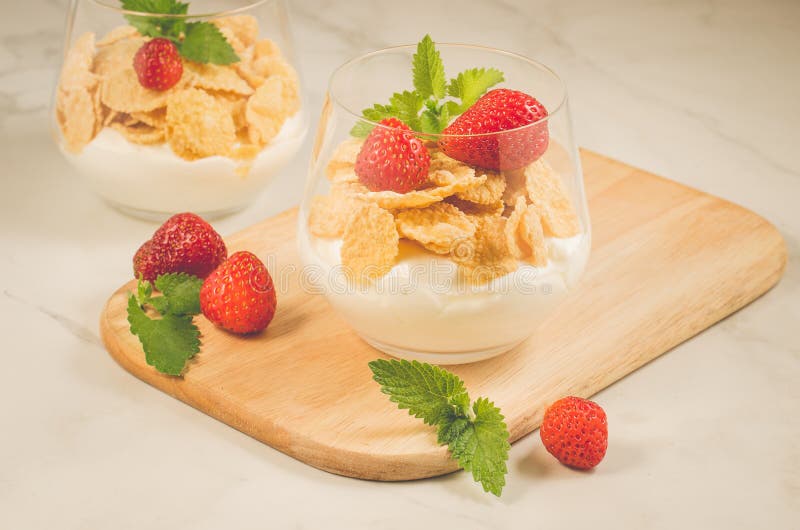 Homemade Yogurt with Corn Flakes, Strawberry and Mint/Smoothies with Corn Flakes Decorated Mint