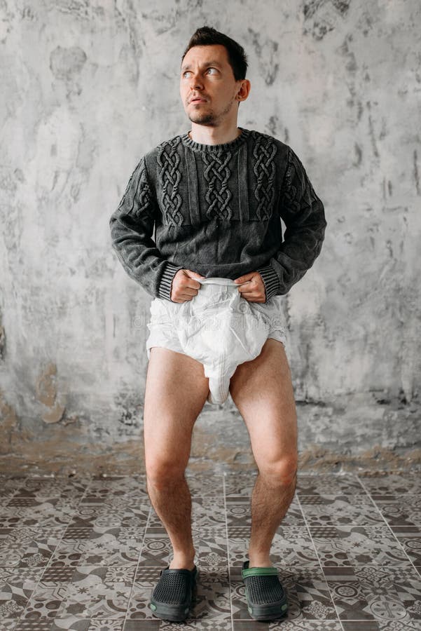 Homme Anormal D'adulte Dans La Couche-culotte, Type étrange Photo stock -  Image du regarder, personne: 119743952