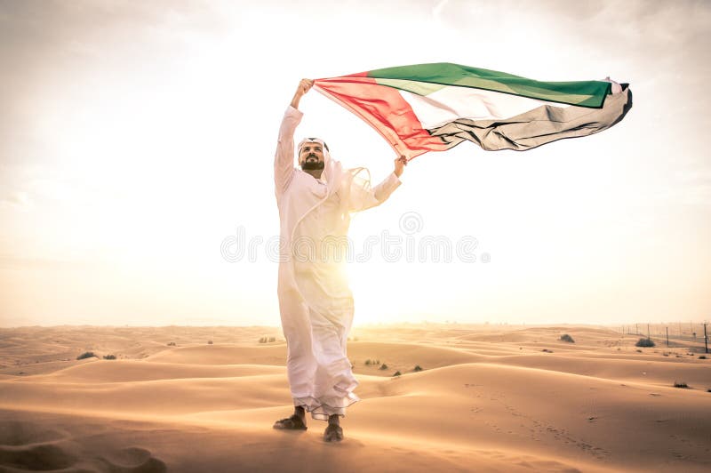 Homme arabe avec les vêtements traditionnels d'émirats images libres de droits Homme arabe avec les vêtements traditionnels d'émirats images libres de droits