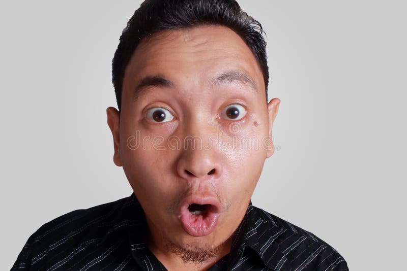 Homme asiatique choqué avec la bouche ouverte photos libres de droits Homme asiatique choqué avec la bouche ouverte photos libres de droits