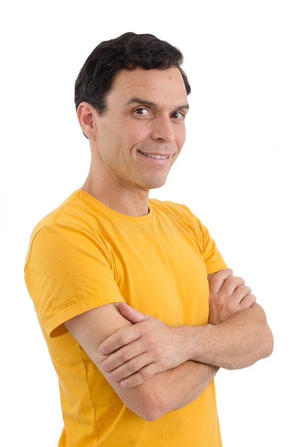 Homme avec les bras croisés Il ` s sur ses pieds D'isolement sur le backg blanc photographie stock Homme avec les bras croisés Il ` s sur ses pieds D'isolement sur le backg blanc photographie stock