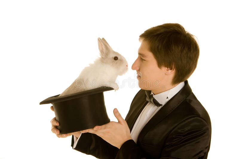 Homme avec un lapin dans un chapeau photos libres de droits Homme avec un lapin dans un chapeau photos libres de droits