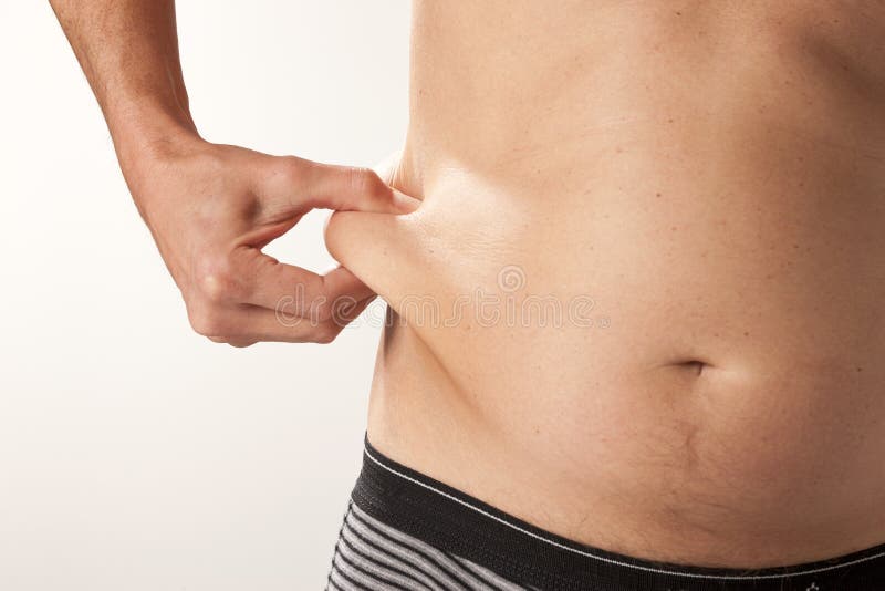 Homme contrôlant sa grosse taille Homme contrôlant sa grosse taille