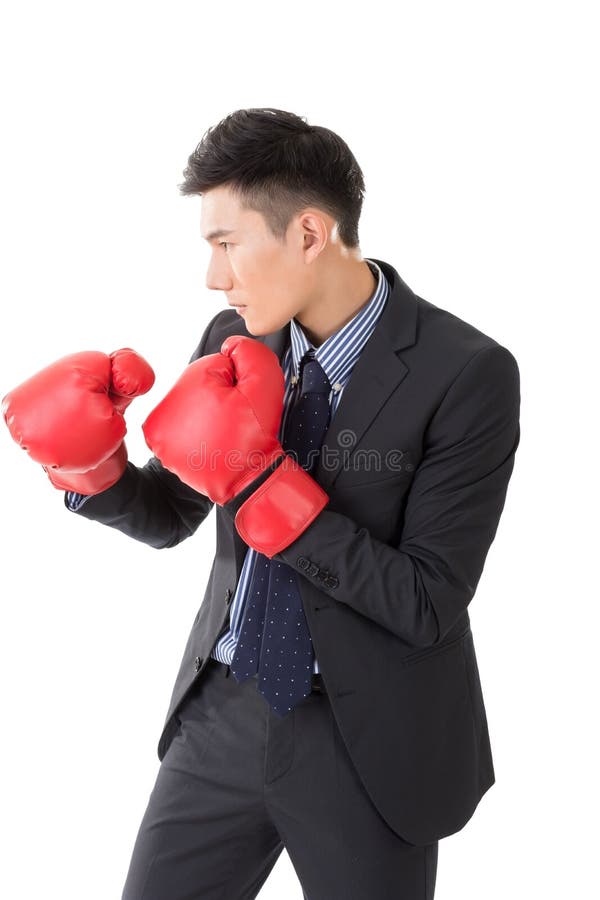 Homme d'affaires asiatique avec des gants de boxe photo libre de droits Homme d'affaires asiatique avec des gants de boxe photo libre de droits