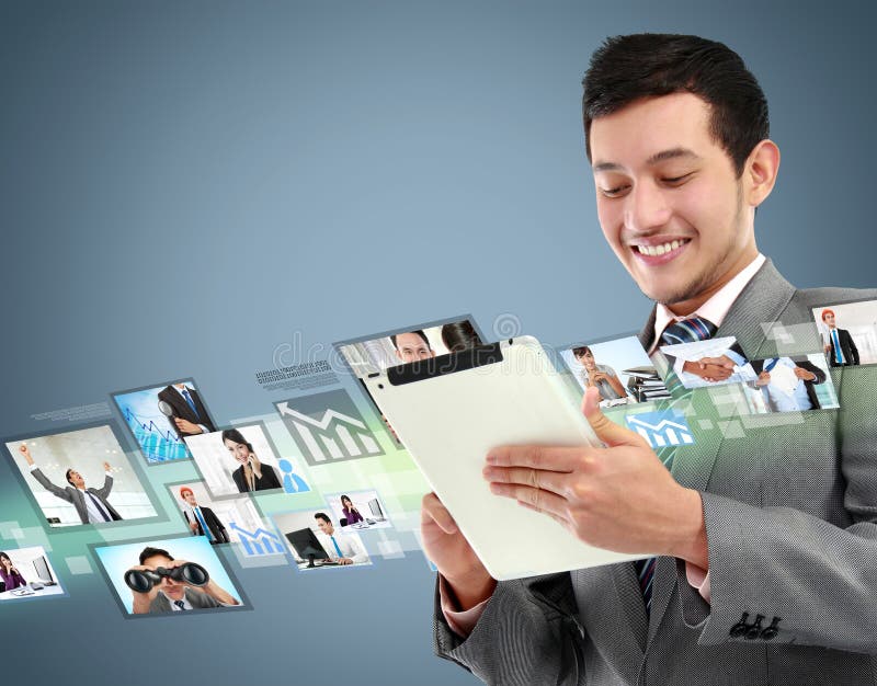 Homme d'affaires avec le comprimé photographie stock libre de droits Homme d'affaires avec le comprimé photographie stock libre de droits