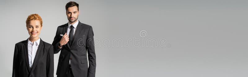 Homme d'affaires barbu et confiant photographie stock