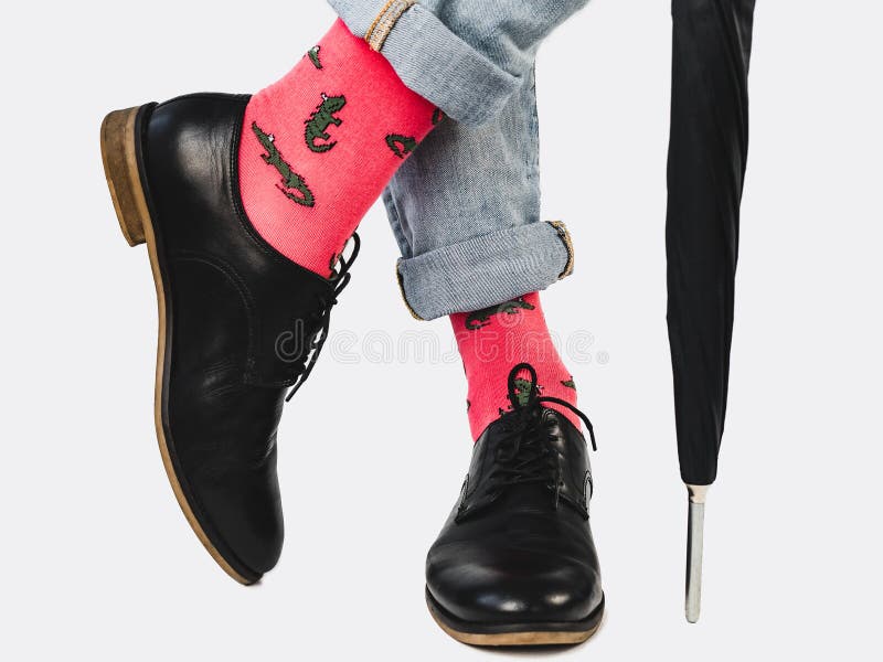 Homme d'affaires, chaussures à la mode, jeans et chaussettes lumineuses images libres de droits Homme d'affaires, chaussures à la mode, jeans et chaussettes lumineuses images libres de droits