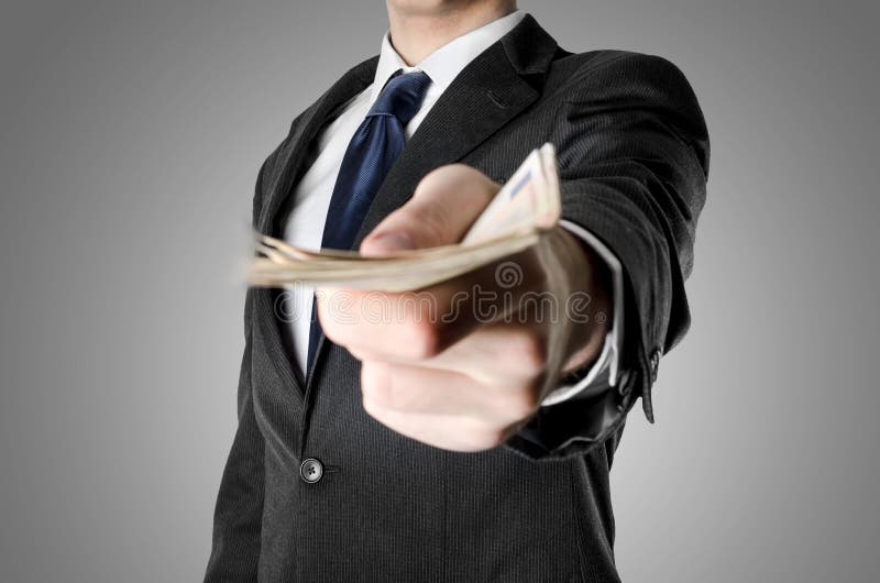 Homme d'affaires Dressed en argent de offre de costume photos stock Homme d'affaires Dressed en argent de offre de costume photos stock