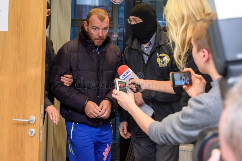 Homme d'affaires Maris Martinsons arrêtée à Riga, Lettonie photographie stock Homme d'affaires Maris Martinsons arrêtée à Riga, Lettonie photographie stock