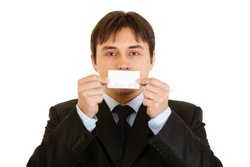 Homme d'affaires moderne retenant la carte de visite professionnelle vierge de visite photo stock Homme d'affaires moderne retenant la carte de visite professionnelle vierge de visite photo stock