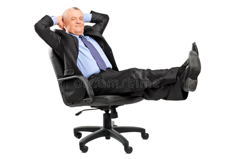 Homme d'affaires mûr se reposant dans le fauteuil image libre de droits Homme d'affaires mûr se reposant dans le fauteuil image libre de droits