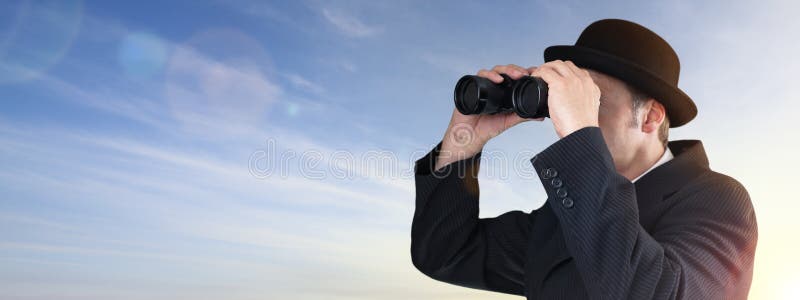 Homme d'affaires regardant par des jumelles images libres de droits Homme d'affaires regardant par des jumelles images libres de droits