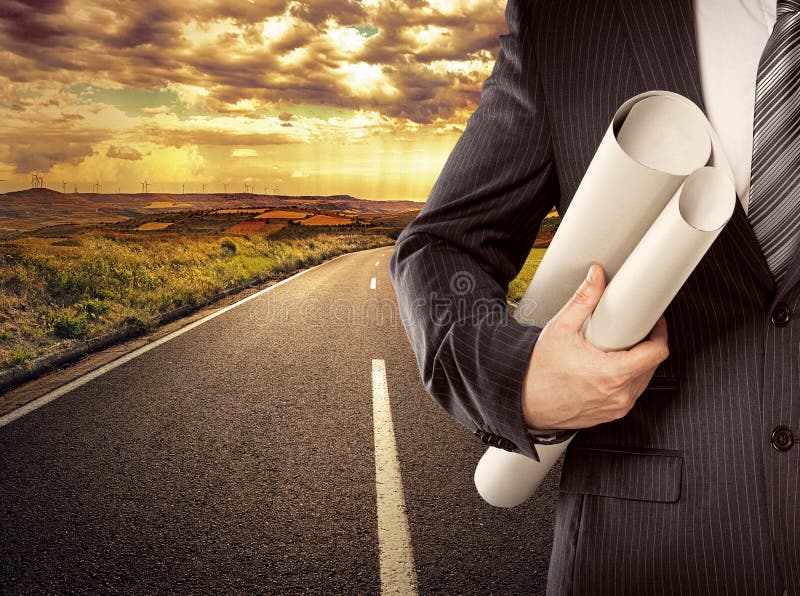 Homme d'affaires sur la route image stock Homme d'affaires sur la route image stock