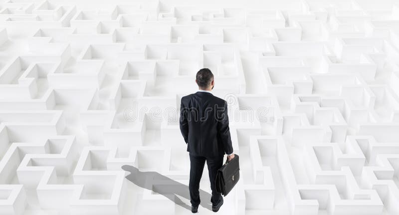 Homme d'affaires sur un grand labyrinthe ou labyrinthe blanc Concept de strat?gie commerciale image stock Homme d'affaires sur un grand labyrinthe ou labyrinthe blanc Concept de strat?gie commerciale image stock