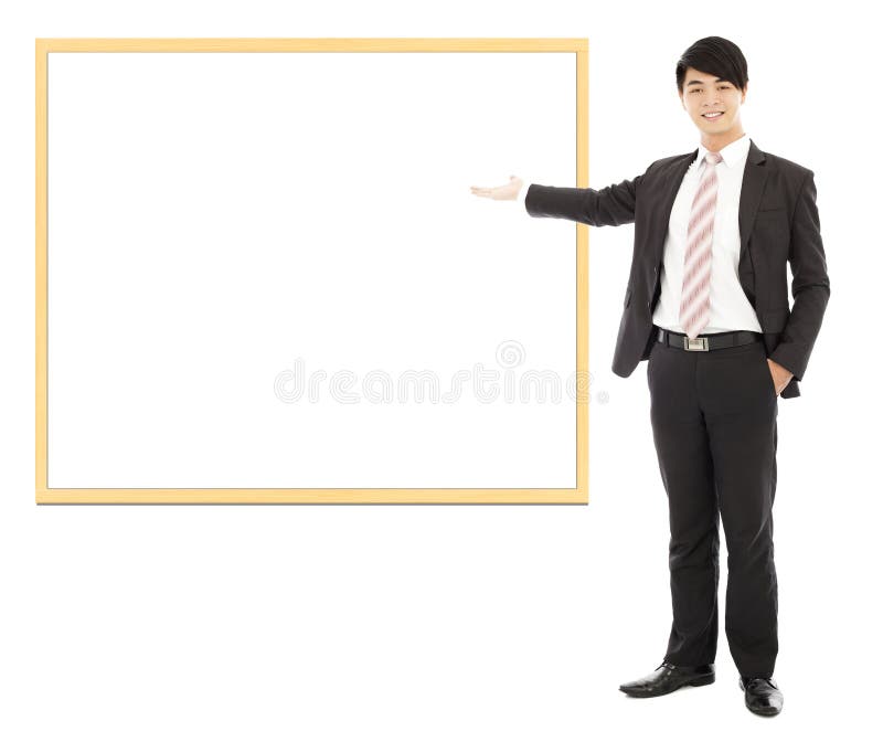 Homme de sourire asiatique d'affaires dirigeant le conseil vide photos stock Homme de sourire asiatique d'affaires dirigeant le conseil vide photos stock