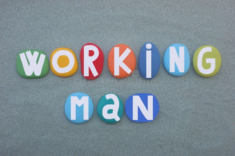 Homme de travail slogan social créatif composé de lettres de pierre peintes à la main multicolore sur le sable vert illustration stock