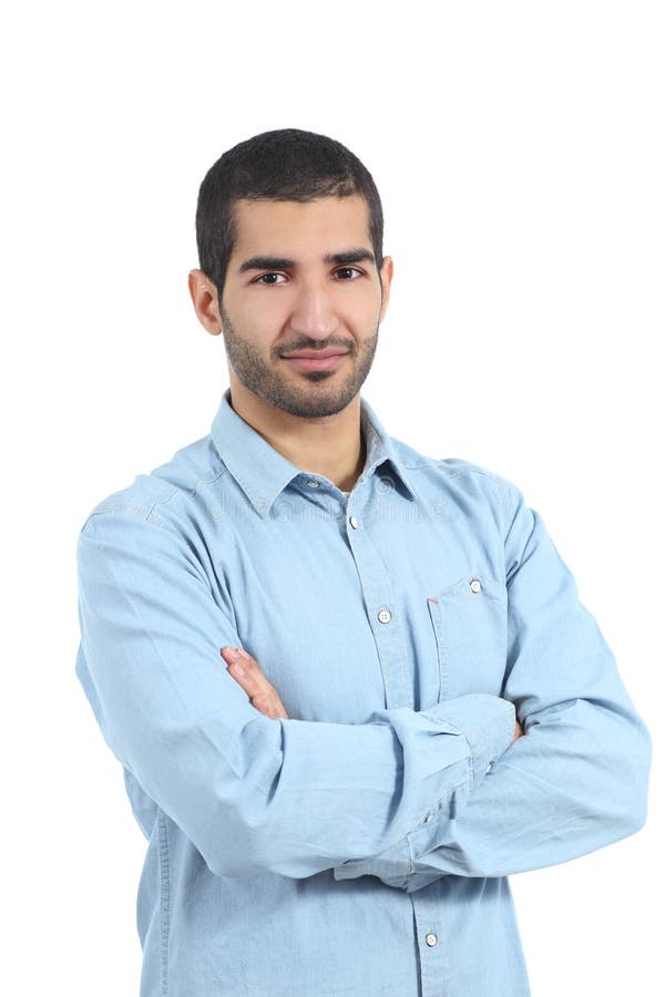 Homme occasionnel arabe posant avec les bras pliés photos libres de droits Homme occasionnel arabe posant avec les bras pliés photos libres de droits