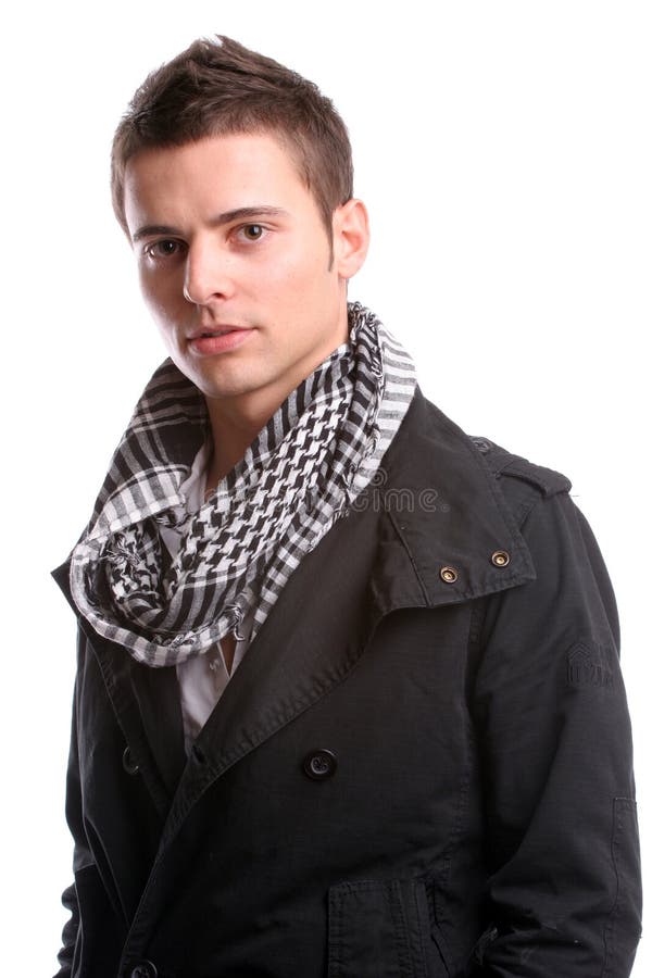 Homme occasionnel posant des jeunes photos libres de droits
