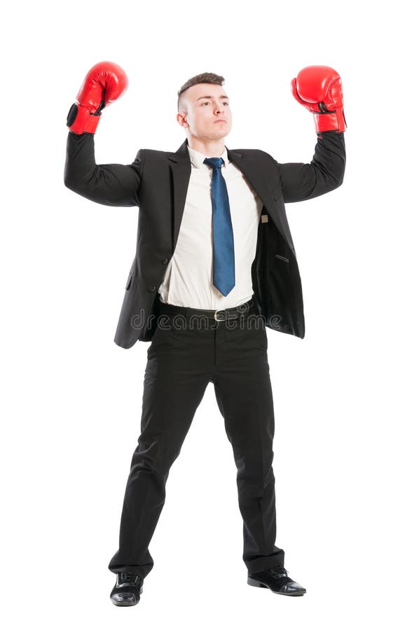 Homme sûr d'affaires agissant comme un champion photographie stock libre de droits Homme sûr d'affaires agissant comme un champion photographie stock libre de droits