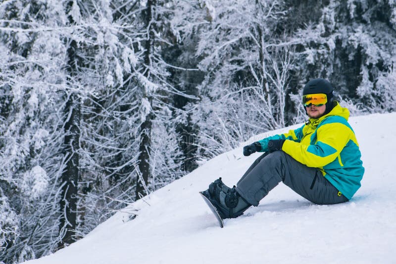 Sangle Homme En Snowboard. Activités Sportives Hivernales Image stock -  Image du neigé, prêt: 235265191