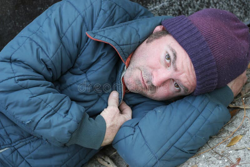 Homme sans foyer - yeux émouvants images libres de droits Homme sans foyer - yeux émouvants images libres de droits