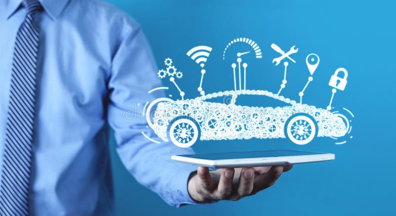 Homme tenant le comprimé de Digital Voiture intelligente moderne Transport, concept de technologie images stock Homme tenant le comprimé de Digital Voiture intelligente moderne Transport, concept de technologie images stock