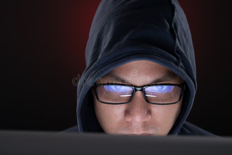 Homme à capuche images stock