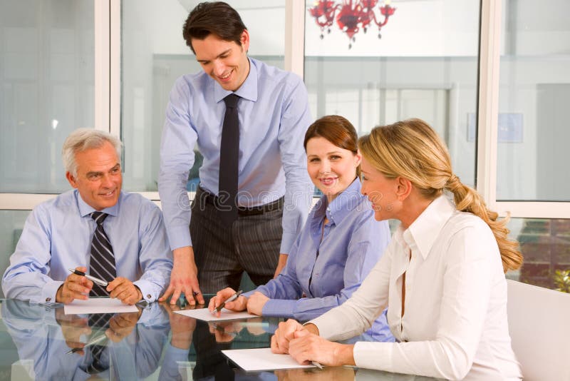 Hommes d'affaires et femmes d'affaires images stock Hommes d'affaires et femmes d'affaires images stock