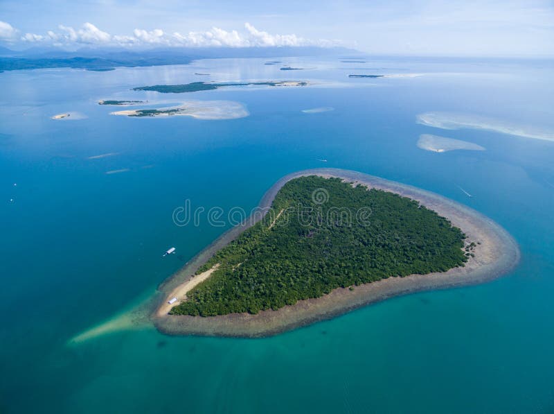 Honda-Baai en Canon-Eiland in Puerto Princesa, Palawan, Filippijnen Mooi Landschap met het Overzees en de Boten van Ebsulu stock afbeelding Honda-Baai en Canon-Eiland in Puerto Princesa, Palawan, Filippijnen Mooi Landschap met het Overzees en de Boten van Ebsulu stock afbeelding