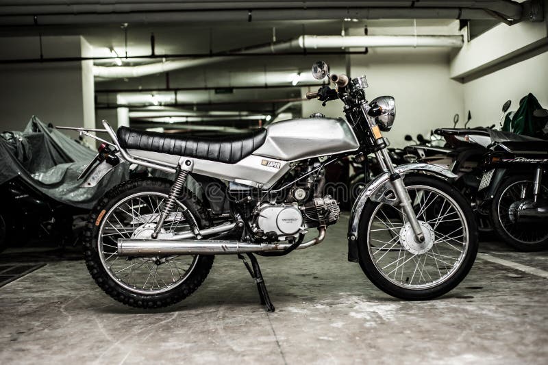 Honda win editorial photography. Image of caro, building 82071077