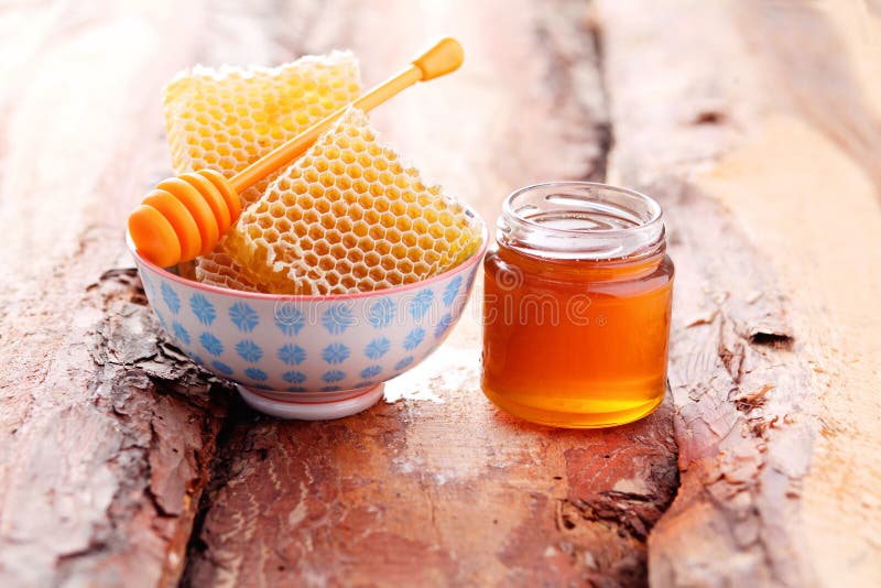 Honey with honey comb