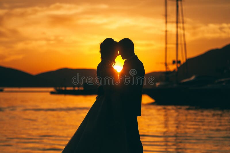 Honeymoon wedding couple travel silhoutte royalty free stock photography Honeymoon wedding couple travel silhoutte royalty free stock photography