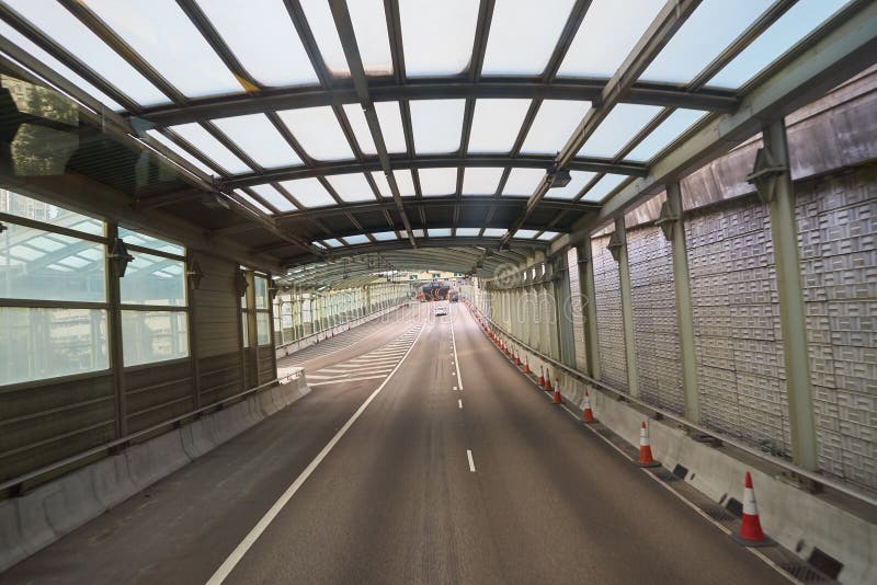 HONG KONG - OKOŁO LISTOPAD, 2016: widok od górnego pokładu autobusu piętrowego autobus