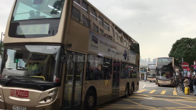 Hong kong china en dubbeldäckare som kör ner på gatan