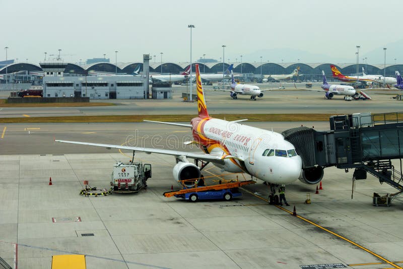 HONG KONG, CHINA - NOVEMBER 25 2018: De luchtvaartlijnenvliegtuig van Hongkong in Hong Kong International Airport royalty-vrije stock afbeelding HONG KONG, CHINA - NOVEMBER 25 2018: De luchtvaartlijnenvliegtuig van Hongkong in Hong Kong International Airport royalty-vrije stock afbeelding
