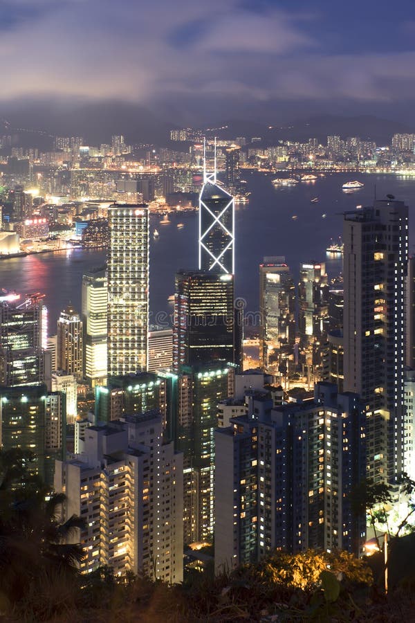 Hong Kong island fotografoval z Victorias Vrchol v noci.