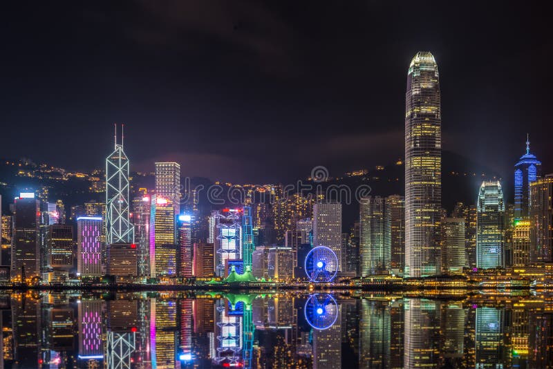 Hong Kong entro la notte