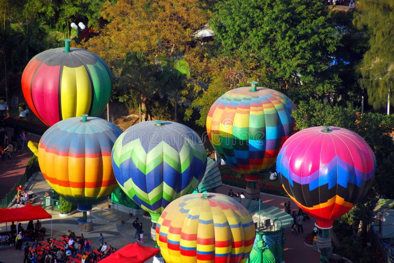 Hong-Kong: Globos coloridos en el parque del océano fotografía de archivo