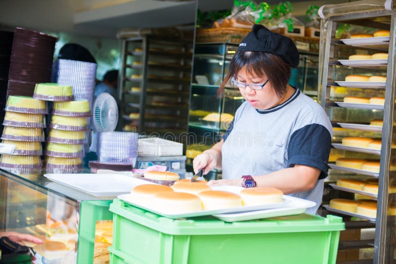 Hong Kong, il 24 settembre 2016:: Fresco cuocia il pane dal forno per fotografia stock libera da diritti Hong Kong, il 24 settembre 2016:: Fresco cuocia il pane dal forno per fotografia stock libera da diritti