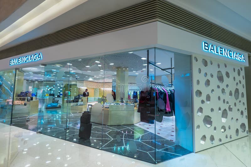 at Fashion Avenue at Dubai Mall Dubai, UAE Stock Image - Image of concept, emirates: 139428339