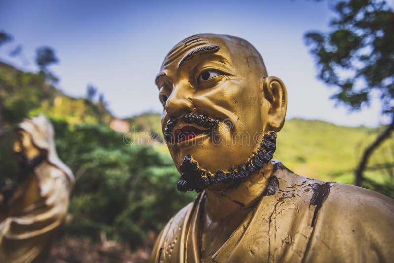 Hong Kong, Listopad 2018 - dziesięcia tysięcego Buddhas monasteru mężczyzny sadło Sze obraz royalty free Hong Kong, Listopad 2018 - dziesięcia tysięcego Buddhas monasteru mężczyzny sadło Sze obraz royalty free