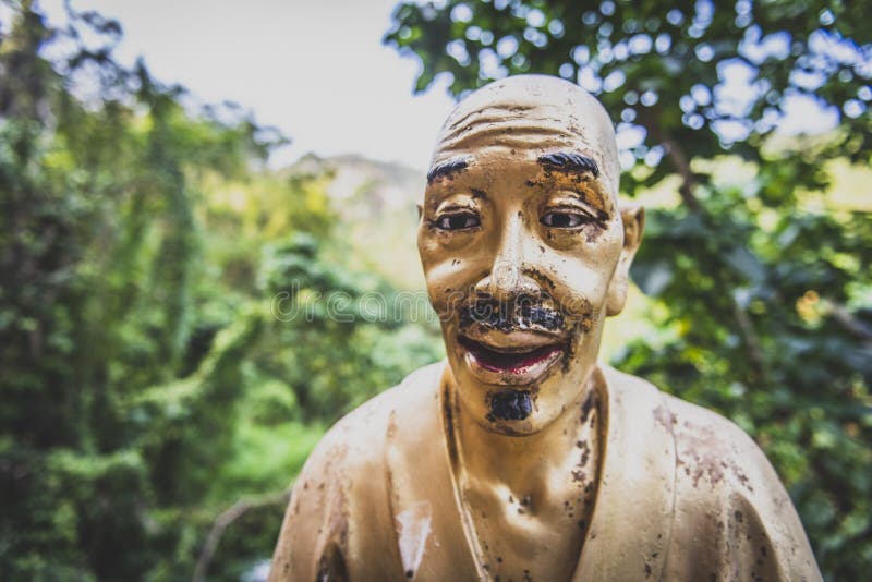 Hong Kong, Listopad 2018 - dziesięcia tysięcego Buddhas monasteru mężczyzny sadło Sze fotografia stock Hong Kong, Listopad 2018 - dziesięcia tysięcego Buddhas monasteru mężczyzny sadło Sze fotografia stock