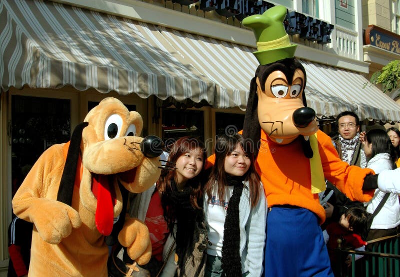 Hong Kong: Pateta e Pluto em Disneylâandia