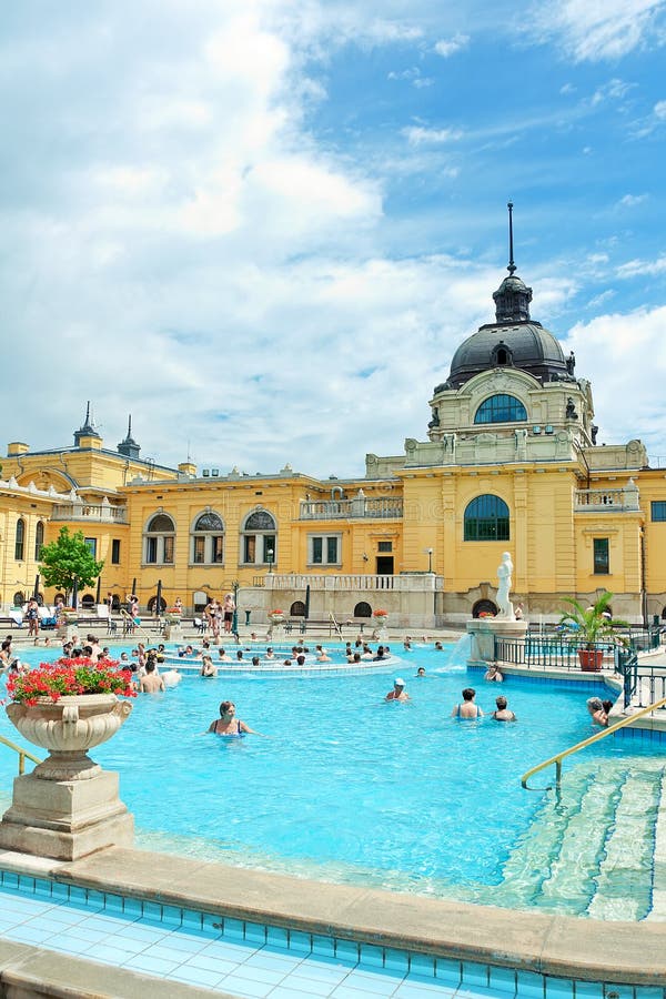Hongarije: Szechenyi bath spa in Boedapest royalty-vrije stock foto's Hongarije: Szechenyi bath spa in Boedapest royalty-vrije stock foto's