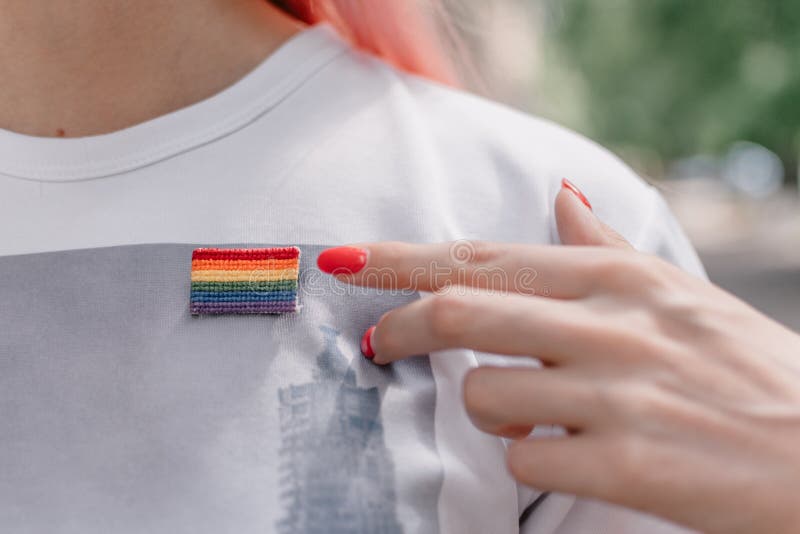 Honhandsmarkeringar till skylttecken HBT TQ, homosexuella pridetoleransbegrepp