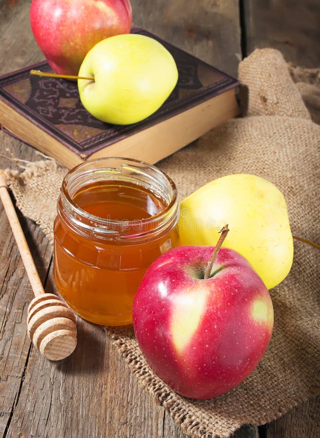 Honung med äpplet för Rosh Hashana arkivfoton Honung med äpplet för Rosh Hashana arkivfoton