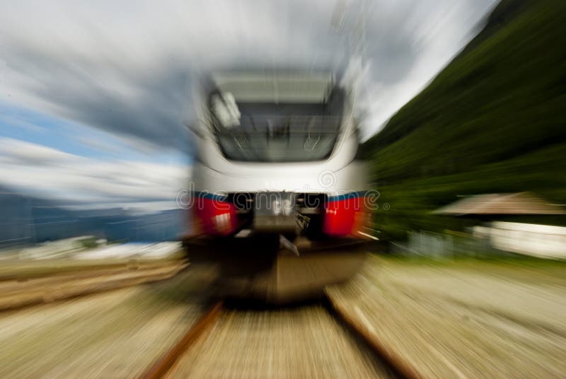 Hoofd op mening van snelle trein